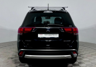 Подержанный автомобиль Mitsubishi Outlander 2016 года (6 фото)