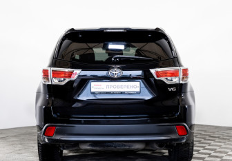 Подержанный автомобиль Toyota Highlander 2014 года (6 фото)