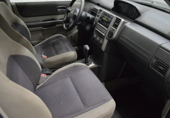Подержанный автомобиль Nissan X-Trail 2006 года (12 фото)