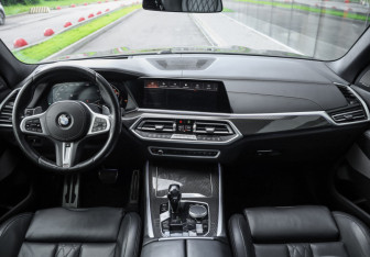 Подержанный автомобиль BMW X5 2020 года (14 фото)