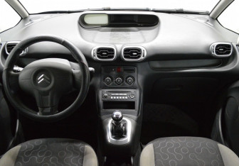 Подержанный автомобиль Citroen C3 Picasso 2010 года (13 фото)