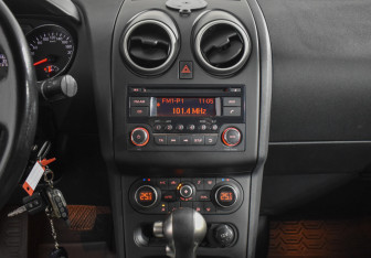 Подержанный автомобиль Nissan Qashqai 2012 года (15 фото)