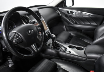 Подержанный автомобиль Infiniti Q50 2015 года (9 фото)