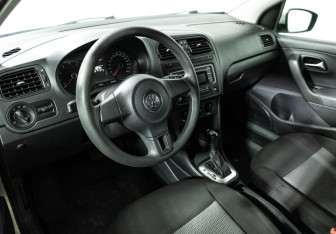 Подержанный автомобиль Volkswagen Polo Sedan 2014 года (11 фото)