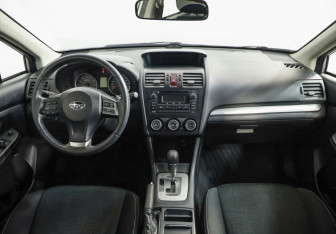 Подержанный автомобиль Subaru XV 2013 года (10 фото)