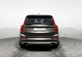 Подержанный автомобиль Volvo XC90 2015 года (6 фото)