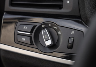 Подержанный автомобиль BMW X3 2015 года (22 фото)