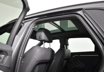 Подержанный автомобиль Audi Q3 2019 года (12 фото)