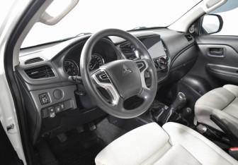 Подержанный автомобиль Mitsubishi L200 2022 года (9 фото)