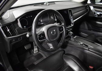 Подержанный автомобиль Volvo V90 Cross Country 2017 года (9 фото)