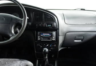 Подержанный автомобиль Kia Spectra Sedan 2006 года (14 фото)