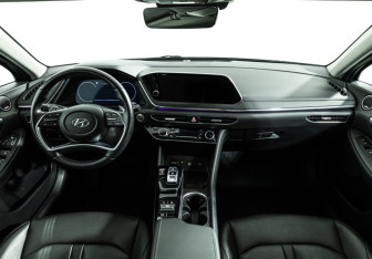Подержанный автомобиль Hyundai Sonata 2022 года (13 фото)