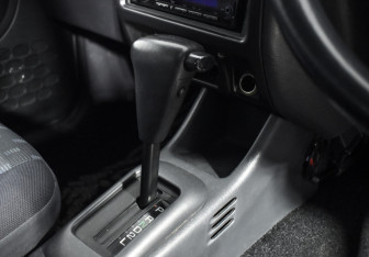 Подержанный автомобиль Daihatsu Terios 2004 года (14 фото)