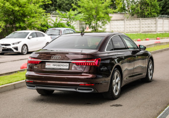 Подержанный автомобиль Audi A6 Sedan 2021 года (6 фото)