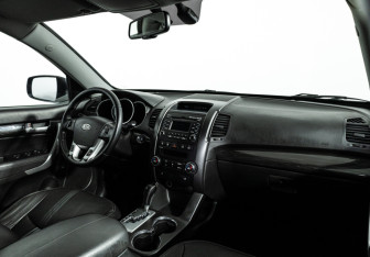 Подержанный автомобиль Kia Sorento 2012 года (9 фото)
