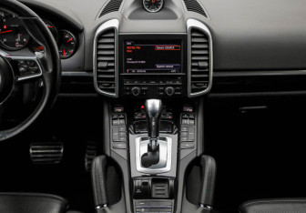 Подержанный автомобиль Porsche Cayenne 2014 года (12 фото)