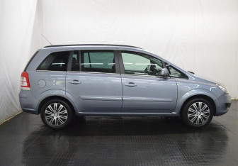 Подержанный автомобиль Opel Zafira Compactvan 2011 года (4 фото)