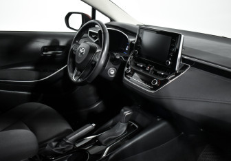Подержанный автомобиль Toyota Corolla Sedan 2019 года (13 фото)