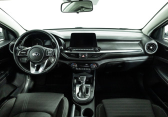 Подержанный автомобиль Kia Cerato Sedan 2019 года (13 фото)
