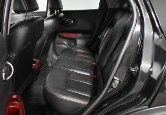 Подержанный автомобиль Nissan Juke 2011 года (11 фото)