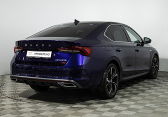 Подержанный автомобиль Skoda Octavia Liftback 2023 года (5 фото)