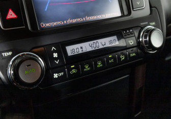 Подержанный автомобиль Toyota Land Cruiser Prado 2015 года (17 фото)