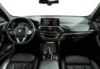 Подержанный автомобиль BMW X3 2018 года (13 фото)