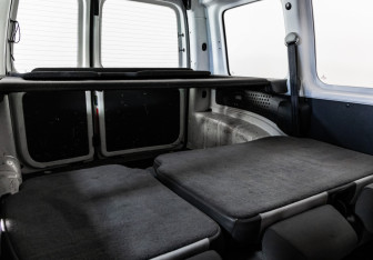 Подержанный автомобиль Volkswagen Caddy Compactvan 2012 года (19 фото)