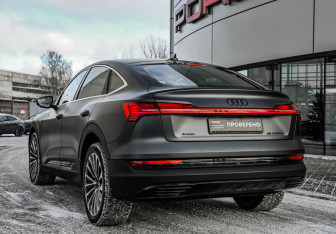 Подержанный автомобиль Audi e-tron Sportback 2021 года (9 фото)