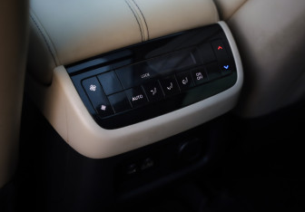 Подержанный автомобиль Infiniti QX60 2022 года (21 фото)