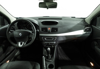Подержанный автомобиль Renault Megane Hatchback 2011 года (13 фото)