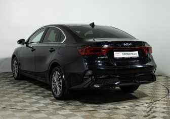 Подержанный автомобиль Kia Cerato Sedan 2022 года (7 фото)