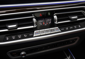 Подержанный автомобиль BMW X7 2020 года (26 фото)