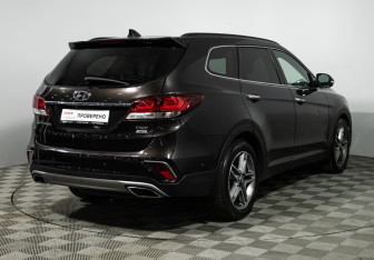 Подержанный автомобиль Hyundai Santa Fe 2017 года (5 фото)