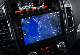 Подержанный автомобиль Mitsubishi Pajero 2015 года (17 фото)