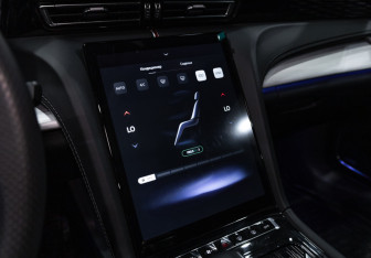 Подержанный автомобиль Hongqi H5 2025 года (20 фото)
