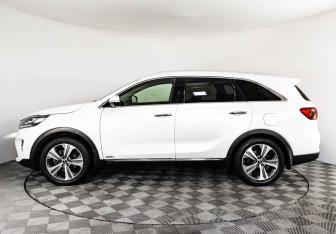 Подержанный автомобиль Kia Sorento 2019 года (9 фото)