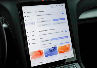 Подержанный автомобиль Hongqi H5 2024 года (18 фото)