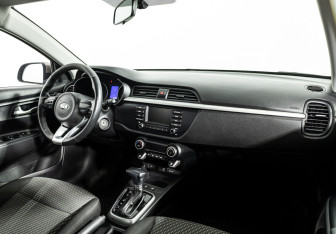 Подержанный автомобиль Kia Rio Sedan 2019 года (9 фото)