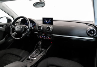 Подержанный автомобиль Audi A3 Sedan 2015 года (10 фото)