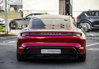 Подержанный автомобиль Porsche Taycan 2021 года (6 фото)