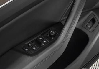 Подержанный автомобиль Volkswagen Passat Sedan 2019 года (10 фото)