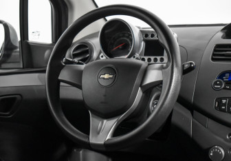 Подержанный автомобиль Chevrolet Spark 2012 года (16 фото)