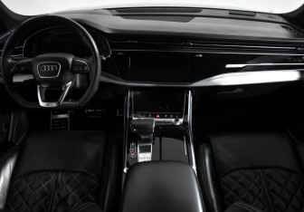 Подержанный автомобиль Audi Q8 2019 года (16 фото)