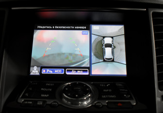 Подержанный автомобиль Infiniti QX70 2014 года (19 фото)