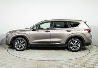 Подержанный автомобиль Hyundai Santa Fe 2019 года (8 фото)