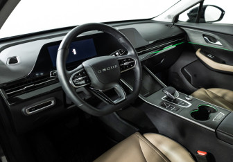 Подержанный автомобиль Omoda C5 2024 года (11 фото)