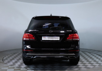 Подержанный автомобиль Mercedes-Benz GLE 2015 года (6 фото)
