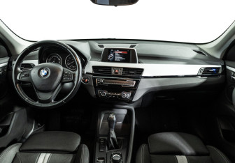 Подержанный автомобиль BMW X1 2016 года (13 фото)