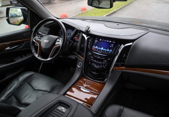 Подержанный автомобиль Cadillac Escalade Suv 2018 года (9 фото)